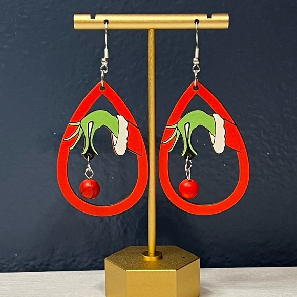 💜 2 for $16! The Grinch Teardrop Wooden Drop Earrings - Picture 6 of 6